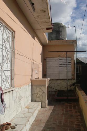 Casa de 2 pisos y 5 4tos en Camaguey  Se vend - Imagen 3