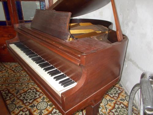 GRAND PIANO marca Howard en venta El piano e - Imagen 3