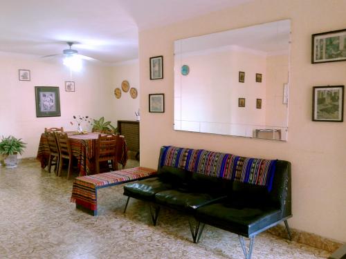 Rent TropicalFresh Apartment from the 50s M - Imagen 1