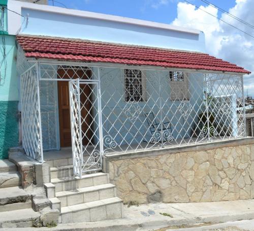 hola se vende casa en santiago de cuba a tan  - Imagen 1