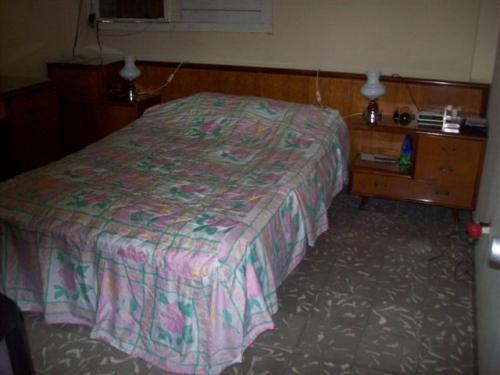 Vendo juego de cuarto con cama matrimonial r - Imagen 2