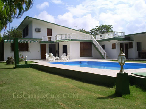 Casa con piscina en Cuba +5352763982 Le o - Imagen 1