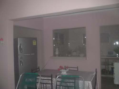 Se renta casa en Holguín con tres habitacion - Imagen 2
